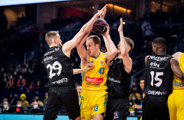 士气高涨的 士气高涨的